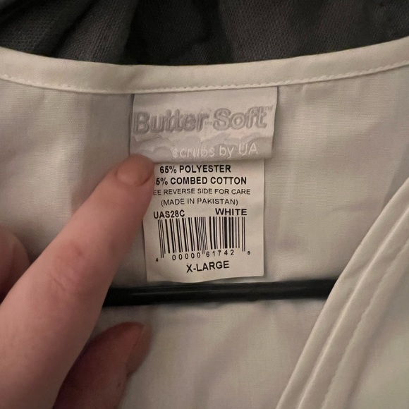 Buttersoft Scrub Top - Picture 2 of 3